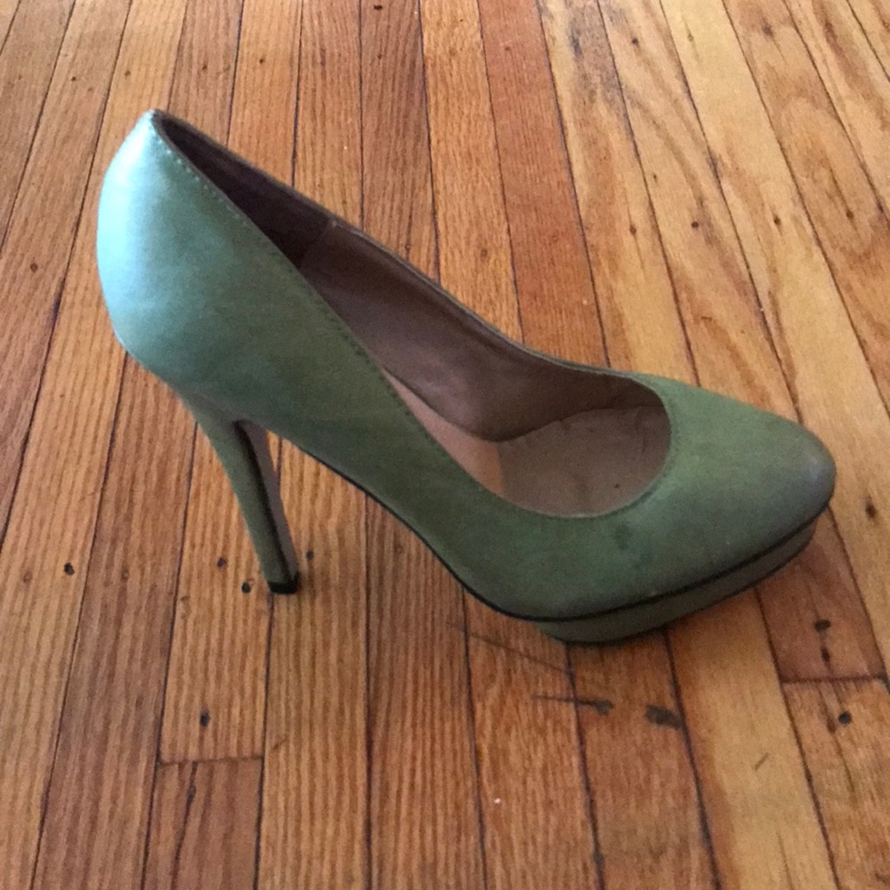 Shoes - Picture 3 of 5